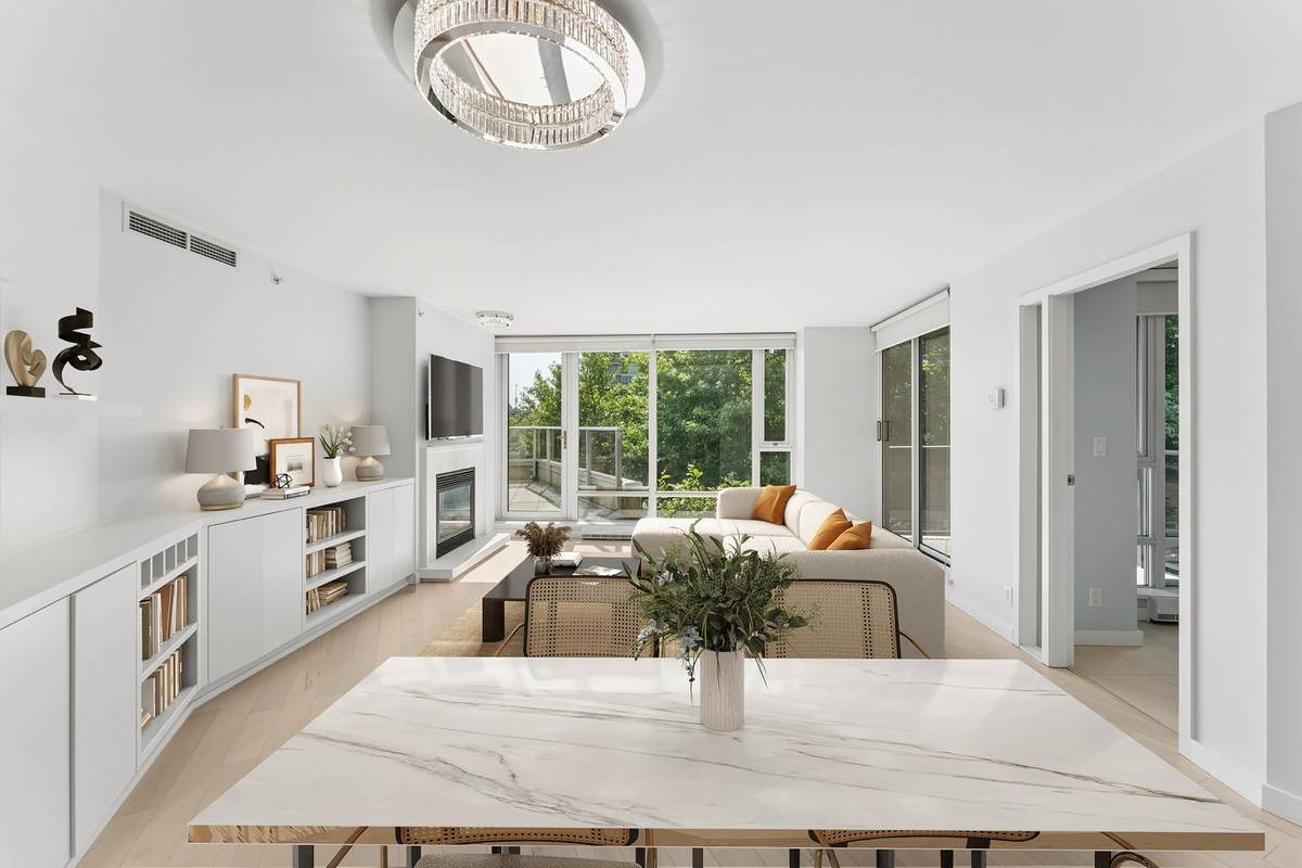 305 8 SMITHE MEWS real estate listing in VANCOUVER, BC