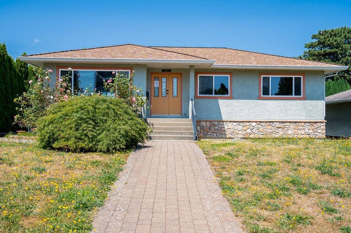 4871 HIGHLAWN DRIVE real estate listing in BURNABY, BC