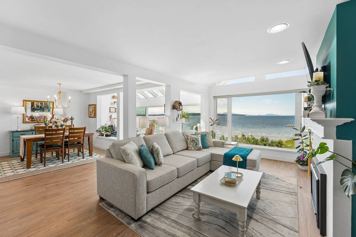 202 15165 MARINE DRIVE real estate listing in SOUTH SURREY WHITE ROCK, BC